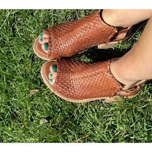 Womens Leather woven weave Diba True Zest Open Round Toe Sandals 8…Not For Sale